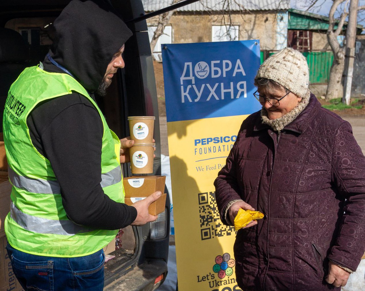 Гуманітарні місії на Півдні тривають: волонтери додатково роздадуть 1000 обідів “Добра кухня”