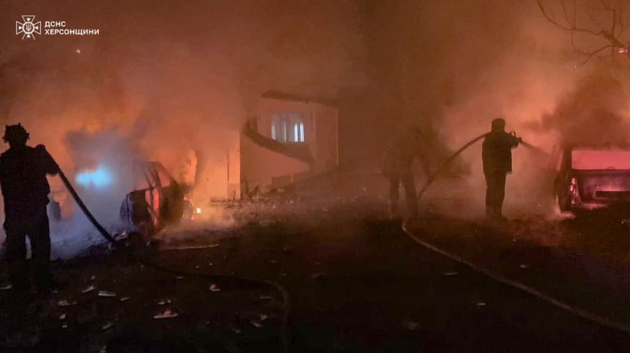 Окупанти вранці вкрили вогнем одночасно декілька районів Херсона – ОВА