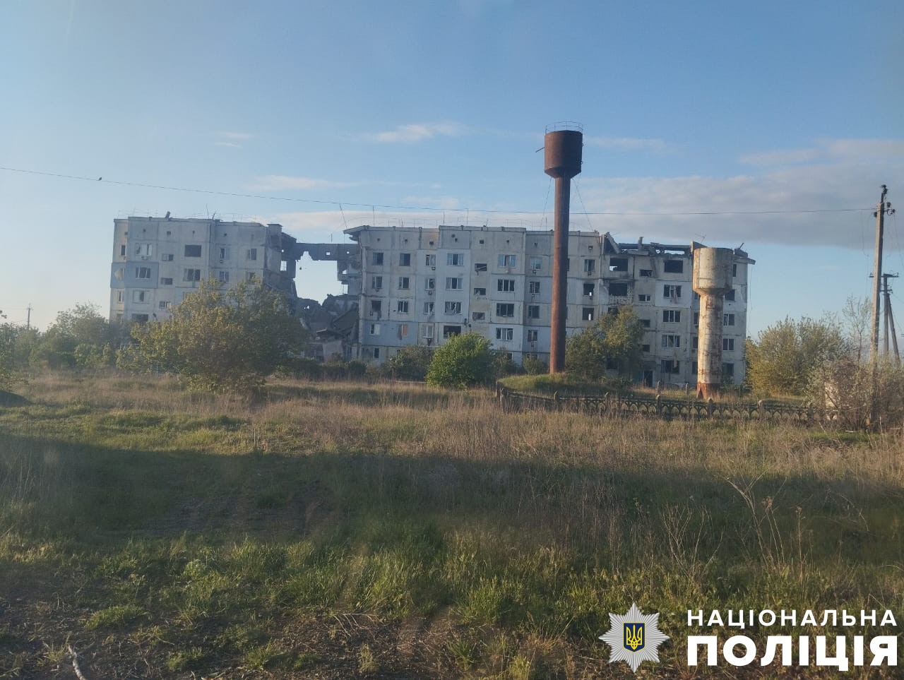 Внаслідок ворожих обстрілів правобережжя Херсонщини постраждали двоє поліцейських та літня жінка – Український південь