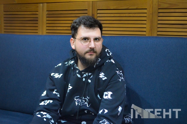 “Вистава має працювати на глядача”, – херсонський режисер-постановник Євгеній Резніченко
