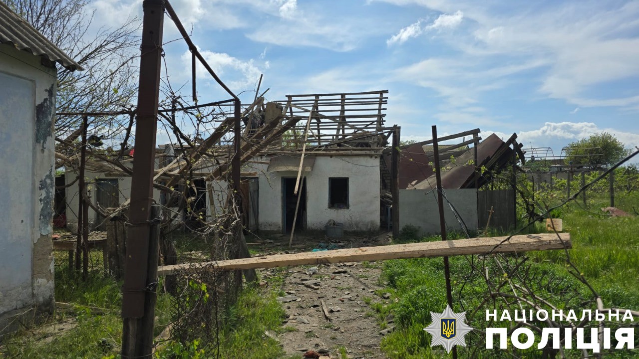 Минулої доби через обстріли росіян на Херсонщині троє людей дістали поранення
