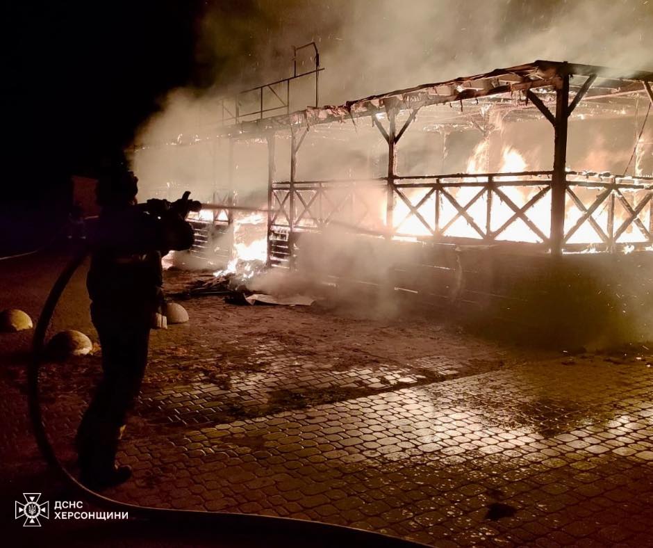 Сьогодні вночі на номер Служби 101 м.Херсон надійшло повідомлення про те, що гор