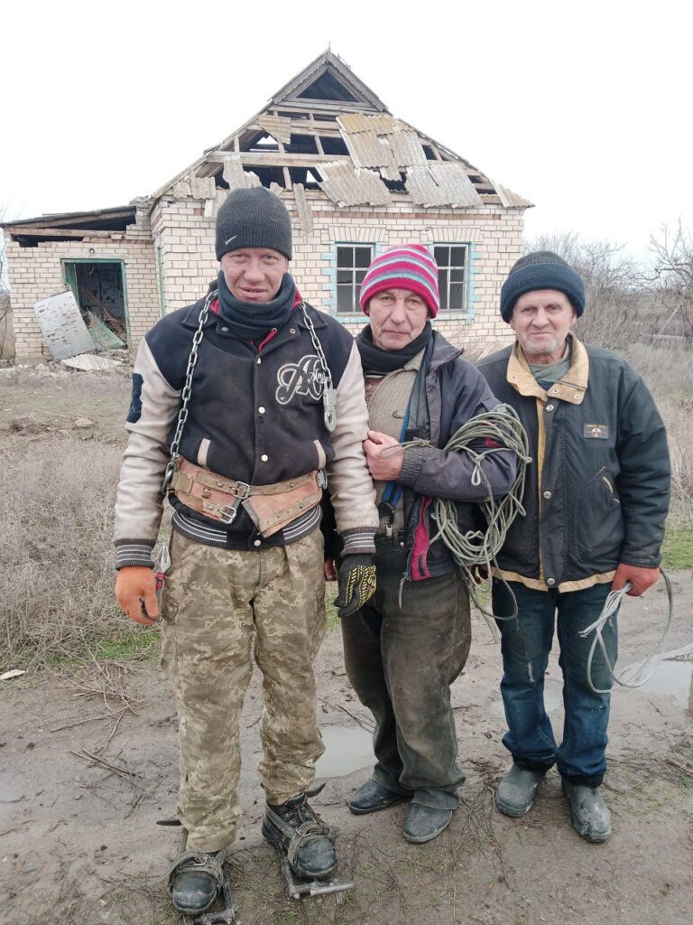 У перервах між обстрілами саджають городину: як живуть відважні кізомисці | Місто Сонця