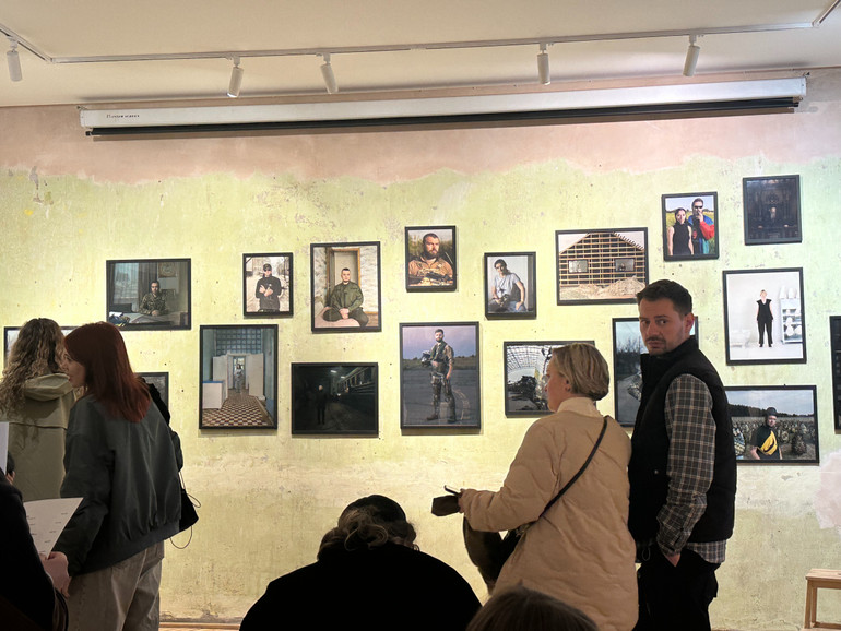 Виставка у галереї The Naked Room