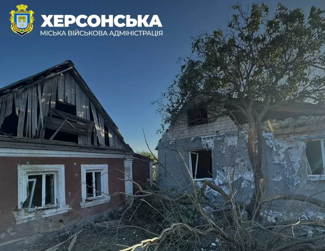 Росіяни вдарили по передмістю Херсона, поранено жінку