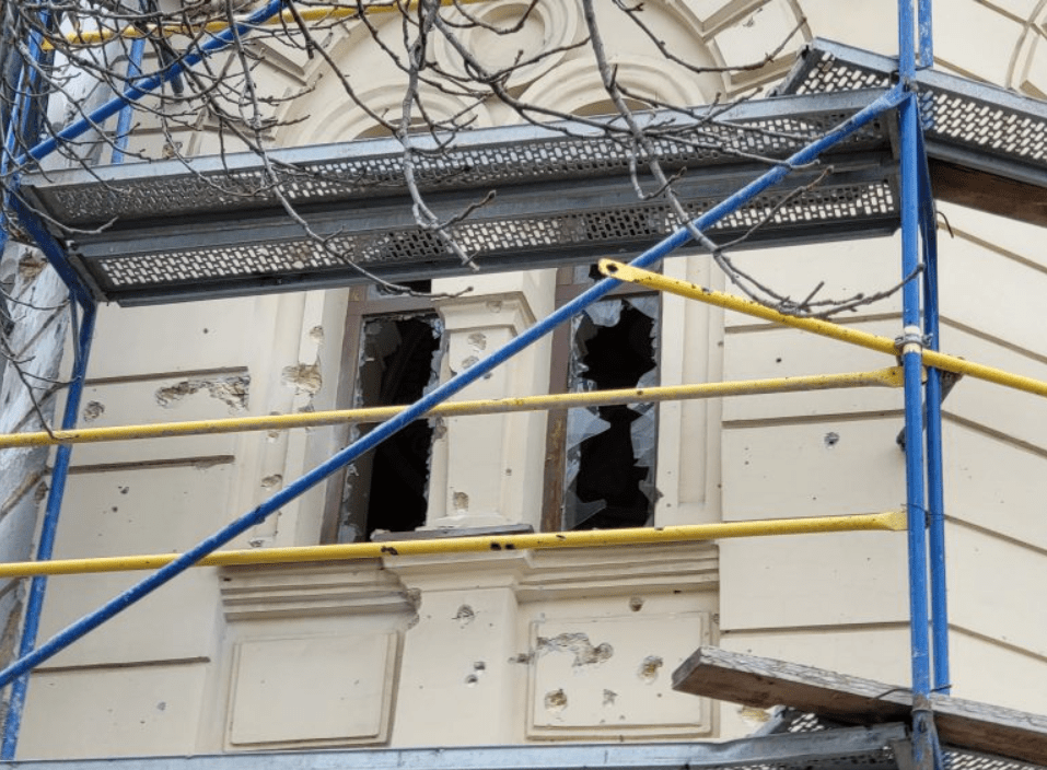 У прифронтовому Херсоні комунальники ліквідовують наслідки обстрілів, – Мрочко – Український південь