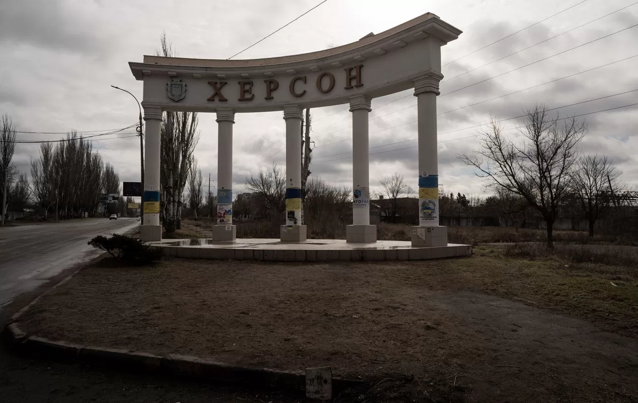 Обстріли Херсона – у центрі міста призупинили роботу гуманітарного штабу та Пунктів незламності