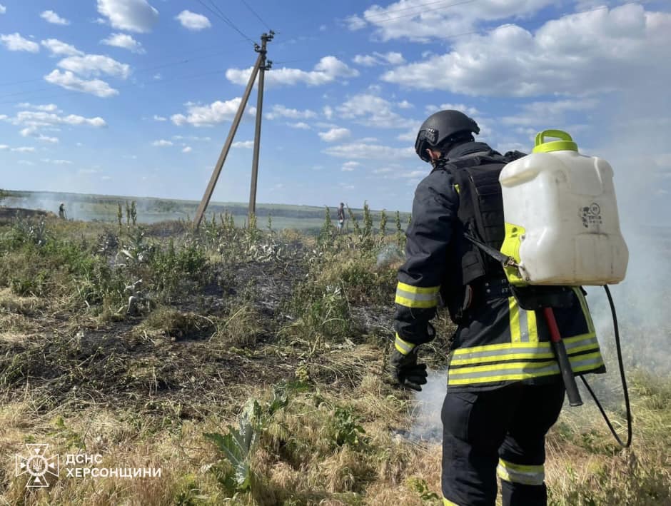 В Бериславському районі рятувальники гасили пожежу сухостою

Вчора о 15:02 на пульт зв’язку 7-ї держ