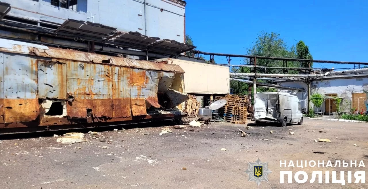 На Херсонщині поліція фіксує наслідки російських обстрілів житлових кварталів, у