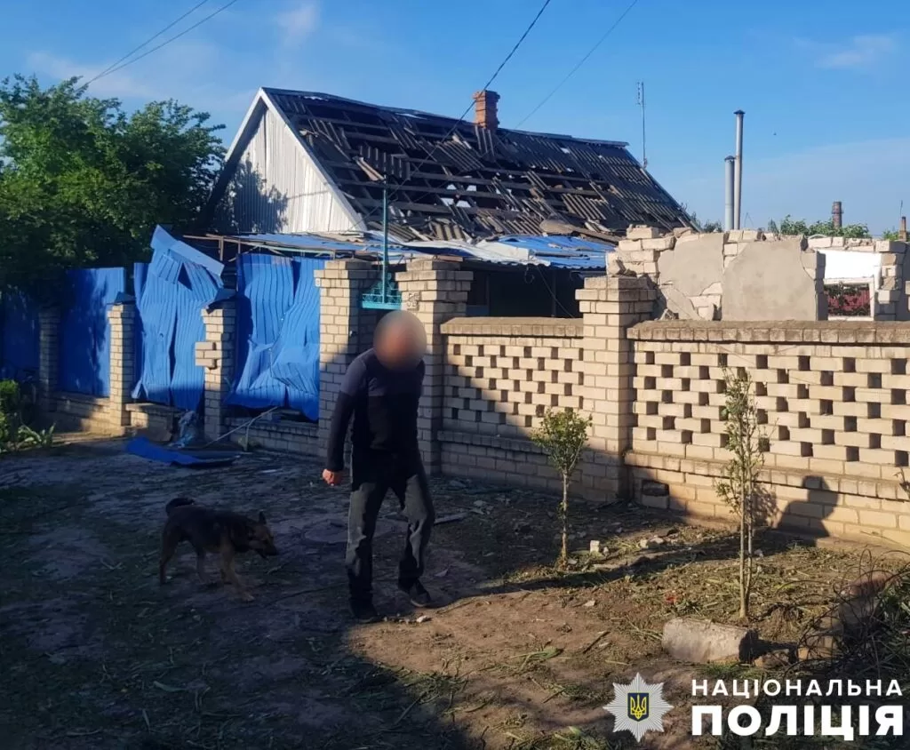 Шість поранених, пошкоджені авто та будинки: наслідки ворожих обстрілів Херсонщини за минулу добу