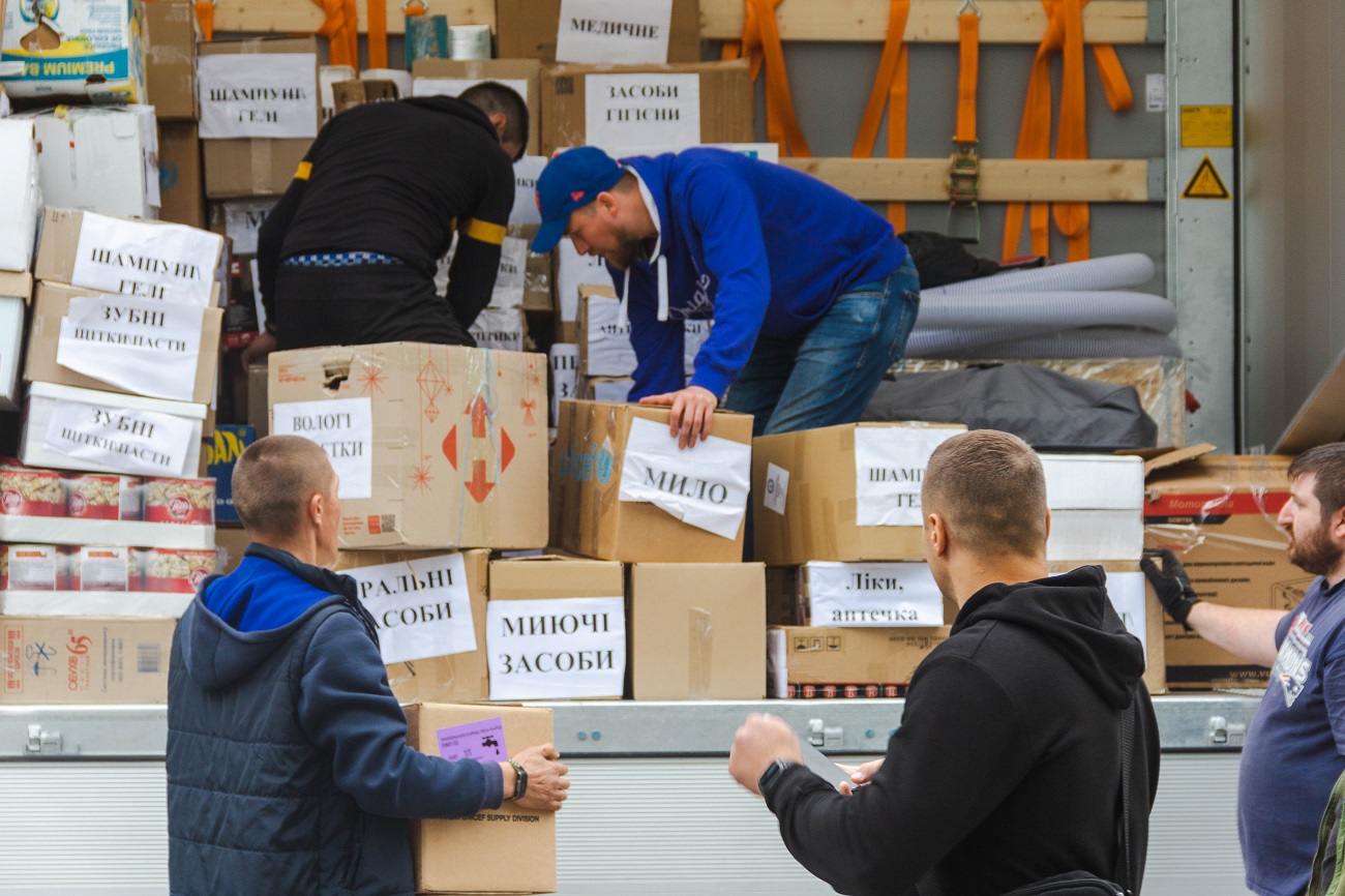 Від дронів до генераторів: як українці можуть безкоштовно відправляти допомогу захисникам на фронт