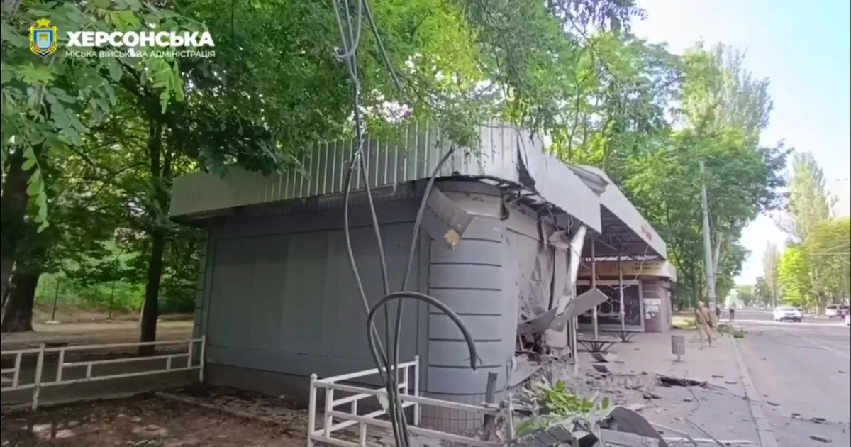 Під час чергового обстрілу Херсону росіяни пошкодили лікарню
