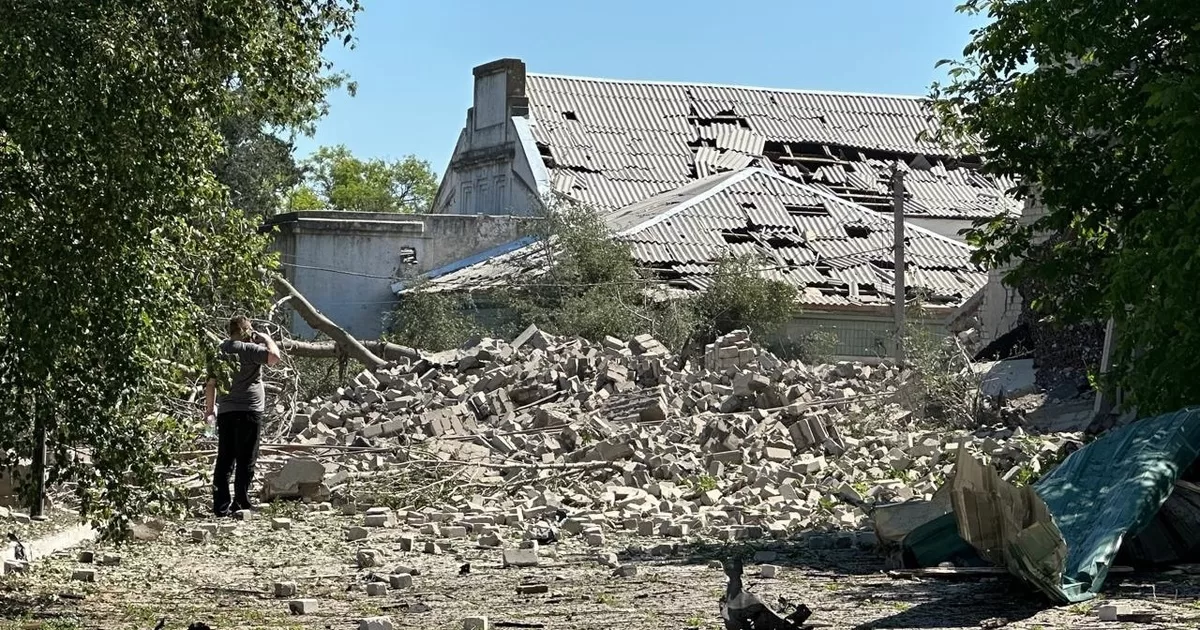На Херсонщині росіяни воюють з цивільними обєктами: вони знову зруйнували лікарню, будинок культури та житло херсонців