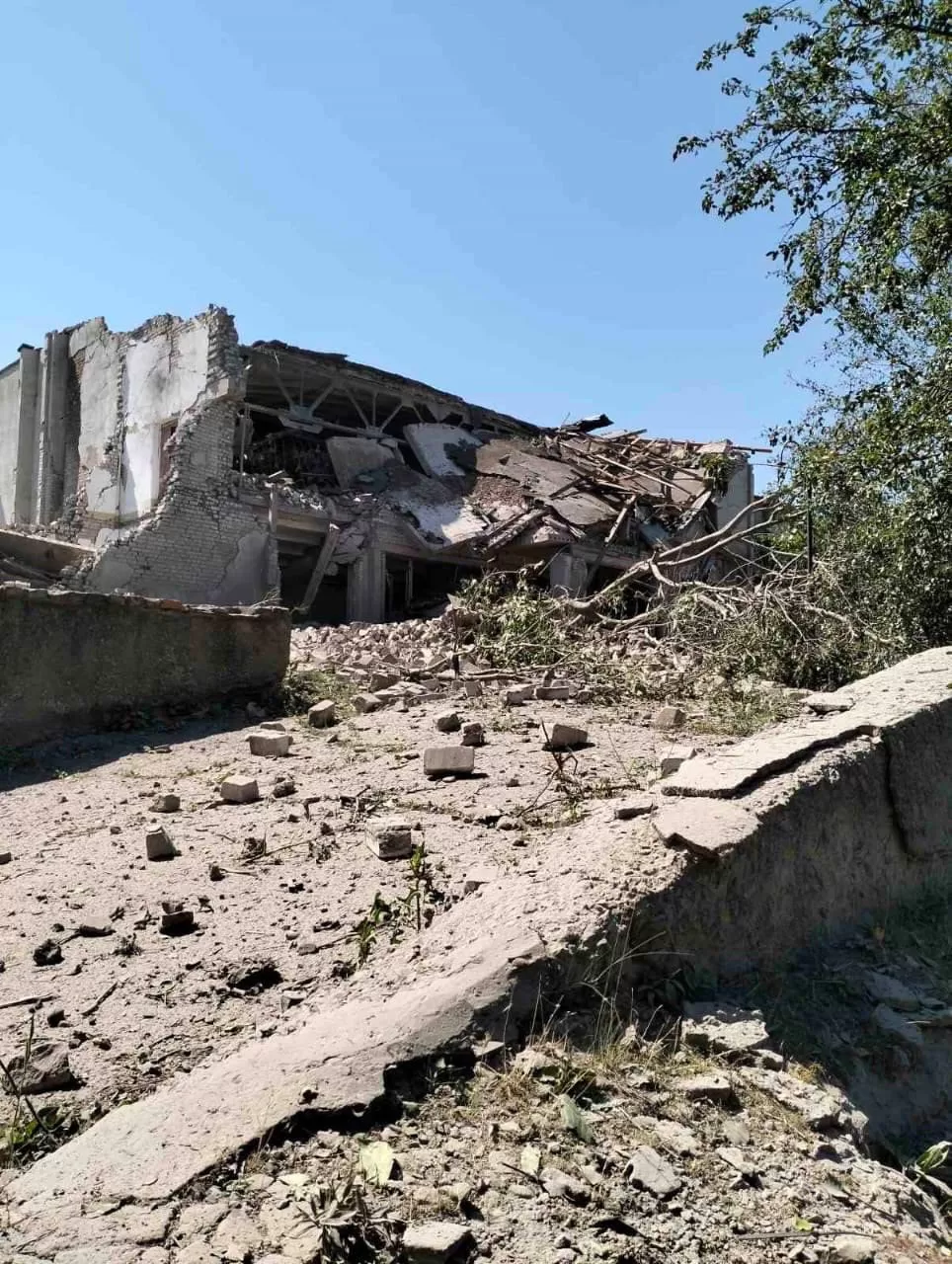 Росіяни поцілили ракетою поблизу Будинку культури в Бериславському районі