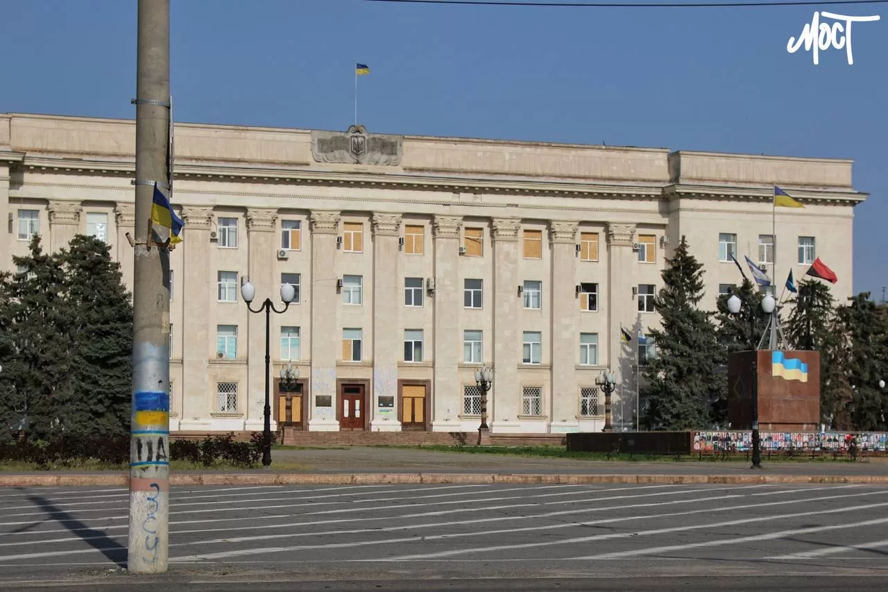 Скільки Херсонська ОДА витрачає на букети?