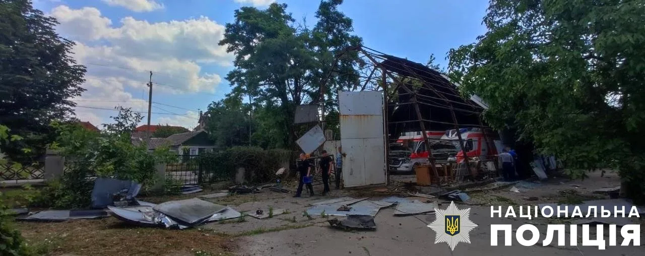 Понад 160 обстрілів за добу, одна людина загинула та двоє поранено: поліція документує наслідки атак на Херсонщині (відео)