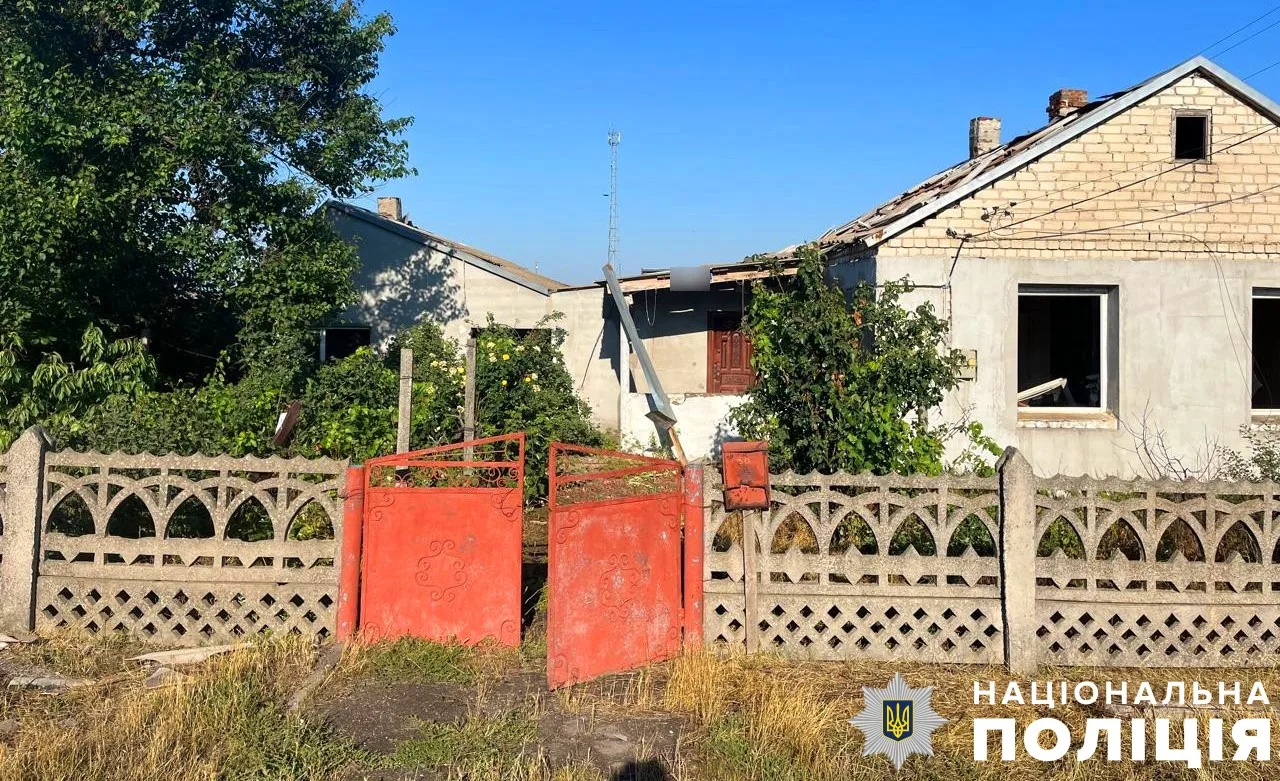 Двоє людей загинули: поліція документує наслідки чергових російських атак Херсон