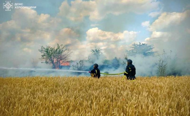 Наслідки обстрілу. Фото: ДСНС України в Херсонській області