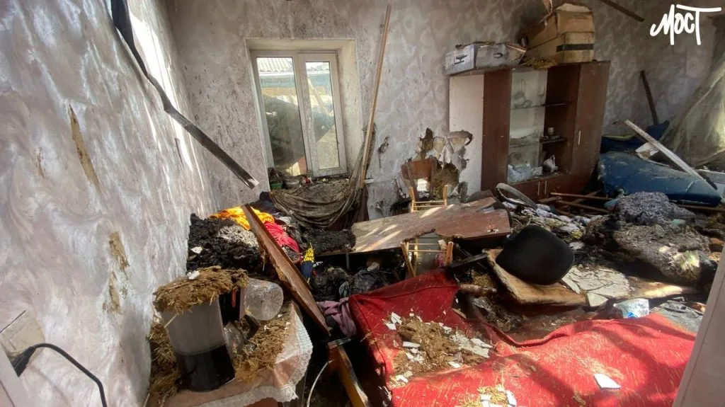 Унаслідок ворожого обстрілу у Херсоні знищено будинок (фото)