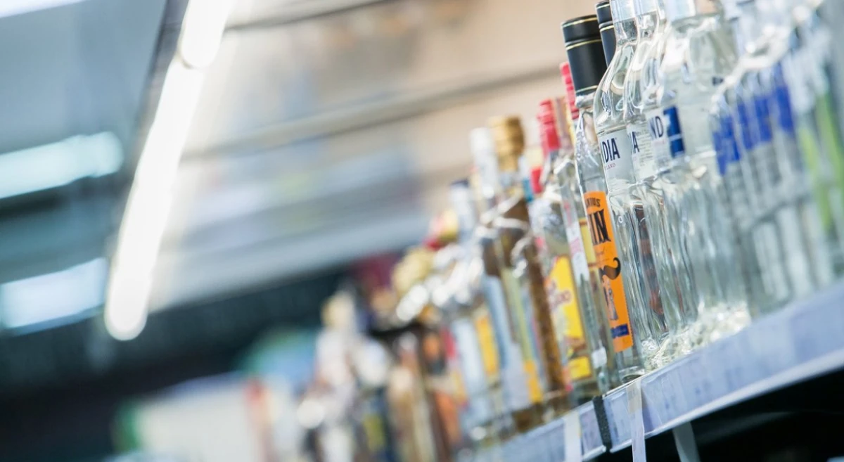 Окупаційна влада на лівобережжі Херсонщини відновила роздрібний продаж алкогольних напоїв