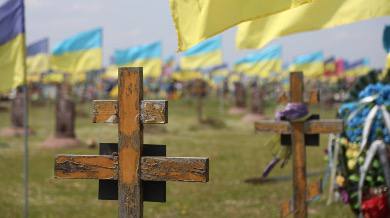 Загарбники на тимчасово окупованій Херсонщині вилучають тіла загиблих українських військових