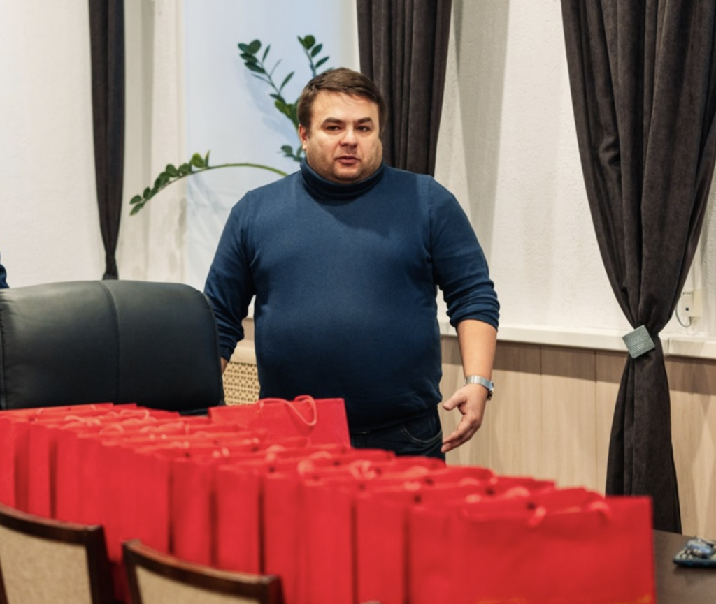 Російський пропагандист Сергій Бахтін став новим керівником нелегітимного “відділу освіти та молоді Каховки”, призначеним окупантами