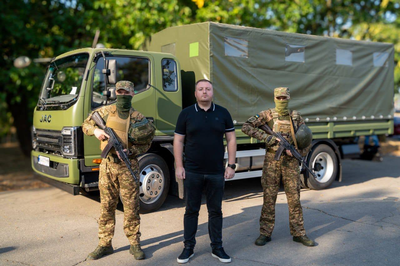 ЗСУ отримали вантажівку від громади Херсона
