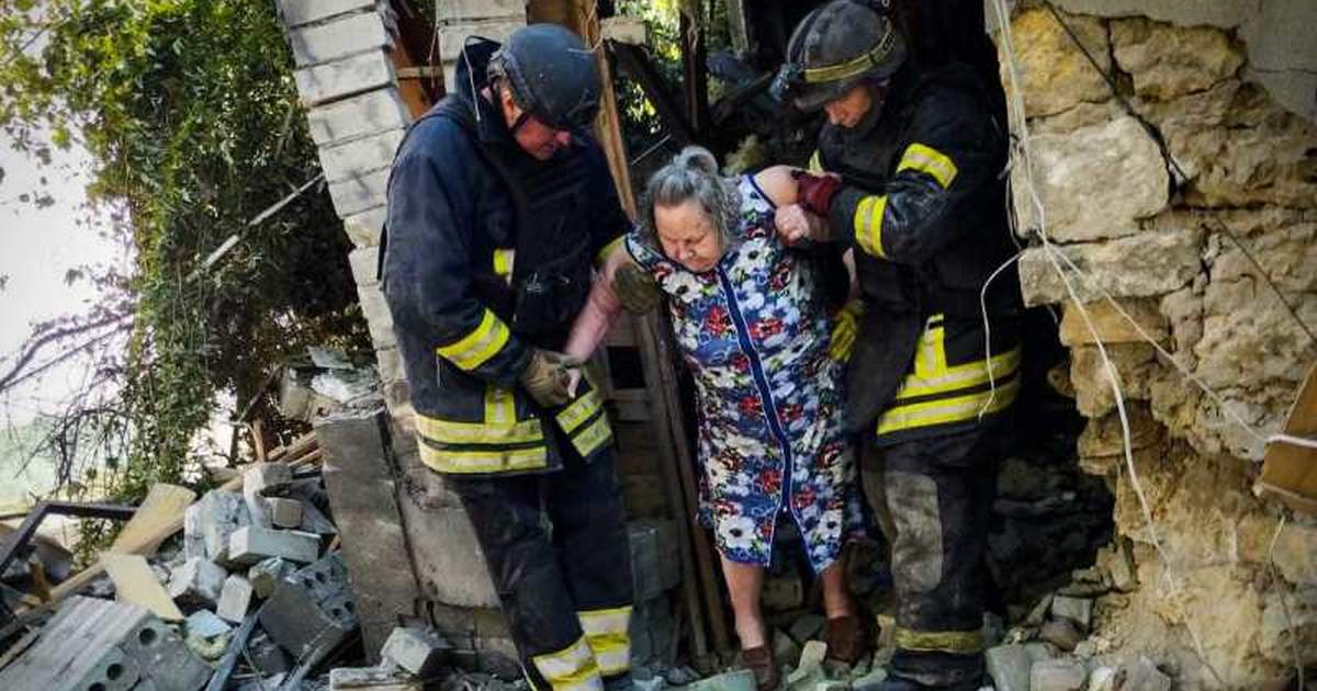 Рятувальники деблокували літню жінку та подолали наслідки обстрілів на Херсонщині