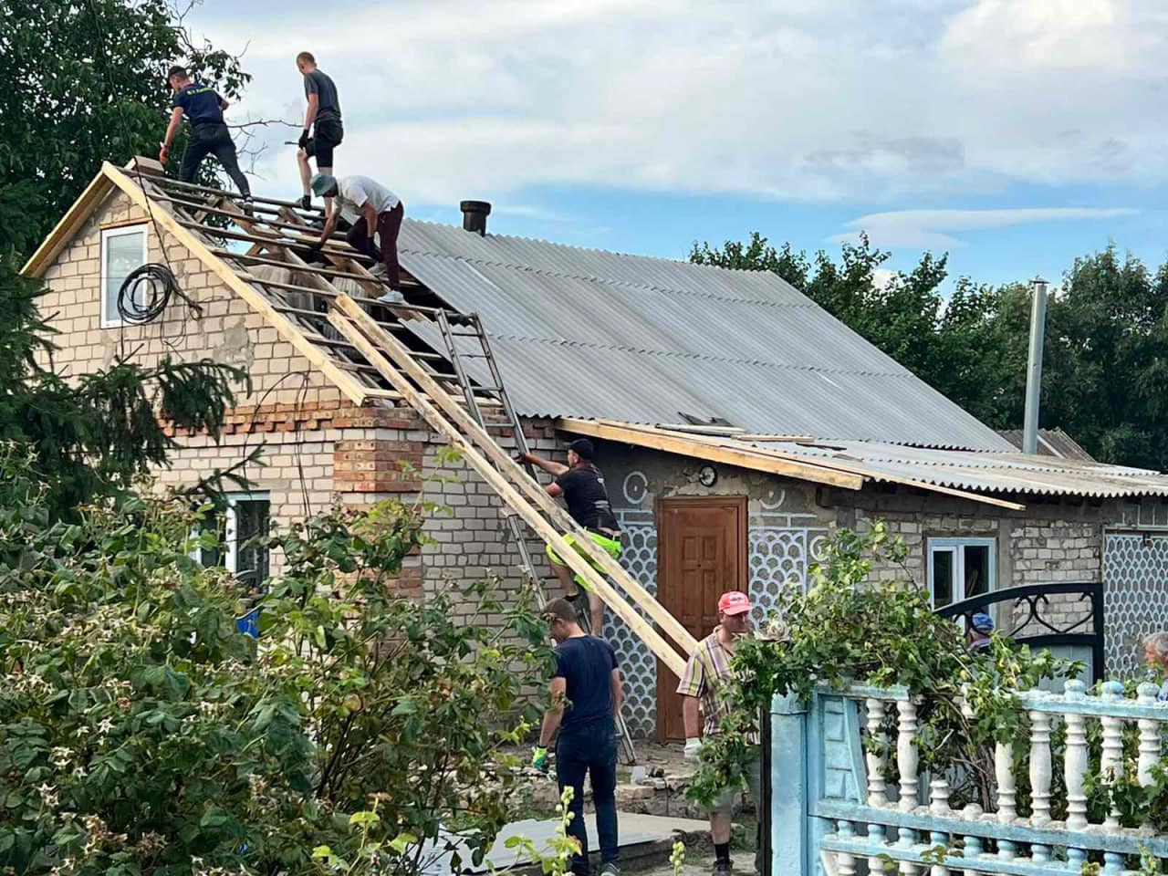 Рівненські будівельники відновили 178 приватних домоволодінь у Кочубеївській громаді на Херсонщині за рік