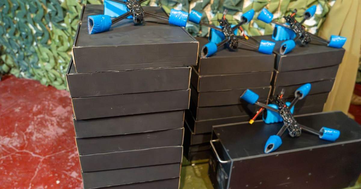 Херсонці передали запаси РЕБ та FPV-дронів для нацгвардії та прикордонників Херсонщини