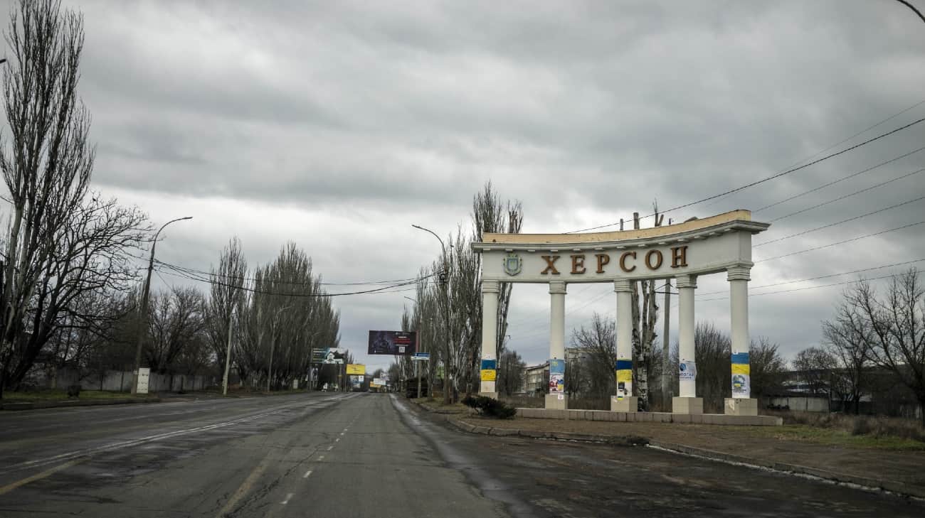 Російські війська вбили жінку у Херсоні та поранили кілька людей в області