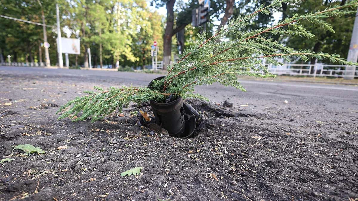 Дроновий удар армії РФ по одному з районів Херсона: місцева мешканка отримала поранення