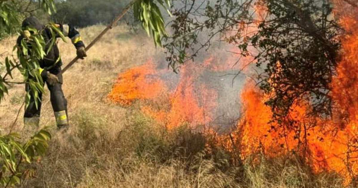Атака окупантів на підконтрольну вогнеборцям територію в Херсоні: подорож долею після обстрілів
