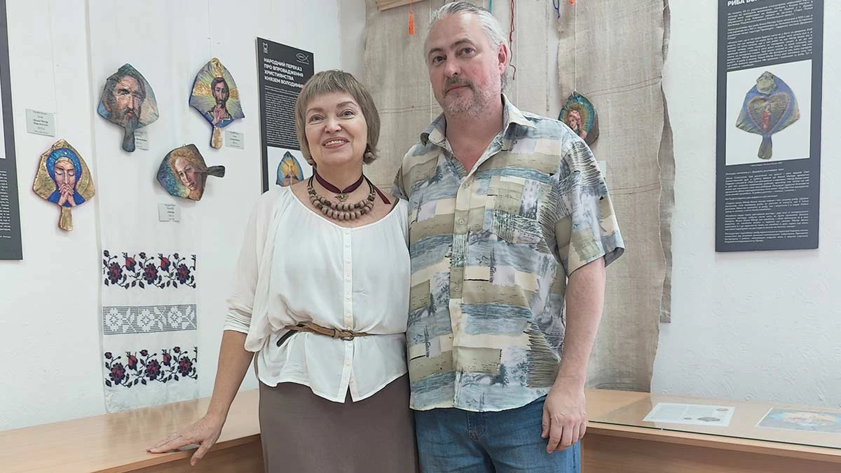 У Києві відбувається виставка унікальних ікон, створених херсонською художницею на рибі