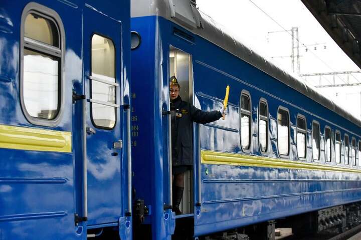 Відновлення залізничного сполучення між Миколаєвом і Херсоном: АТ «Укрзалізниця» оголосило про відновлення руху потягів
