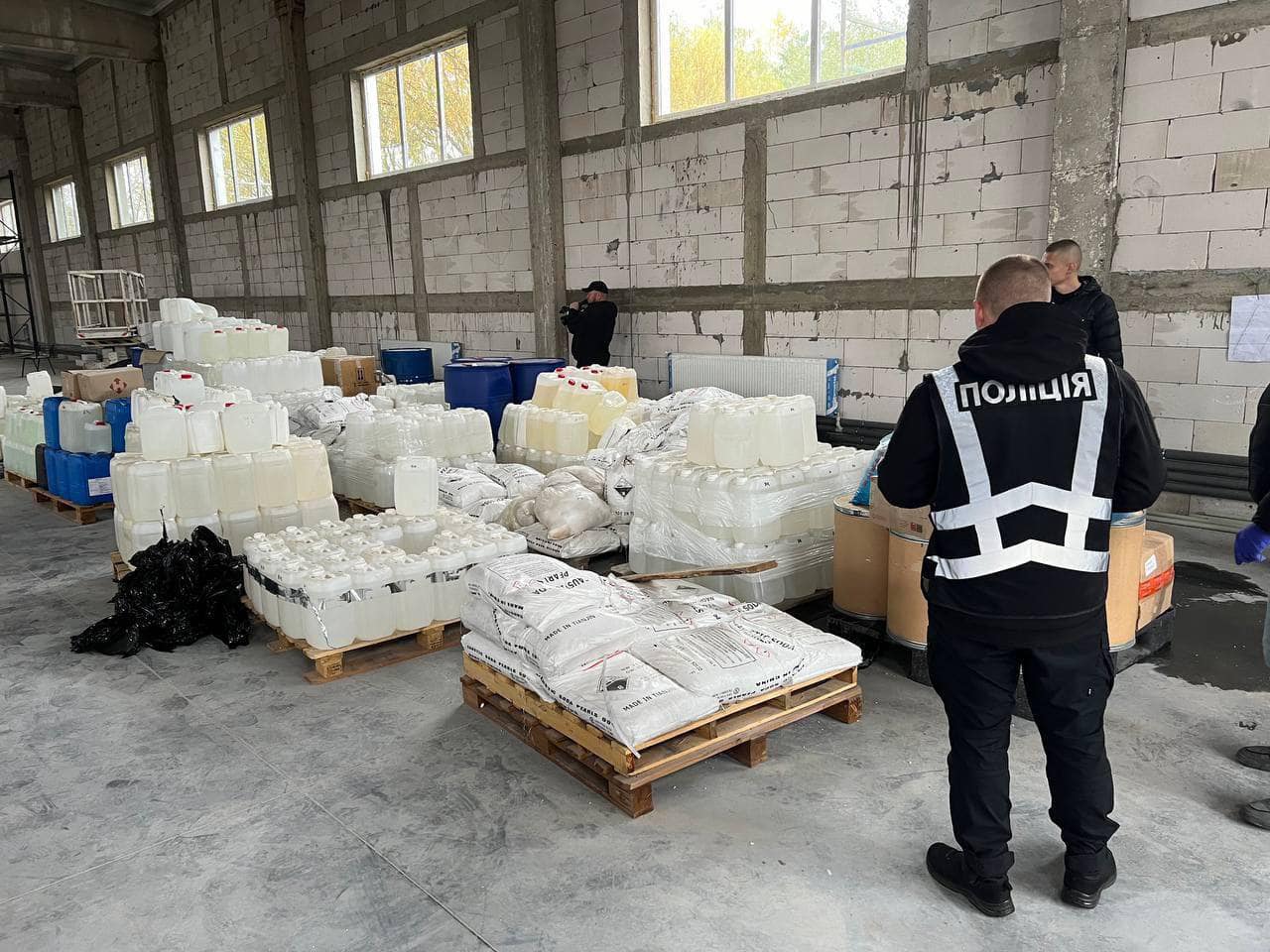 Поліція ліквідувала наркокартель, учасники якого виготовляли та продавали психот