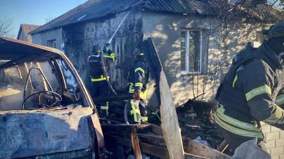 Окупанти завдали удару по Інгульцю в Херсонській області: спалахнула пожежа