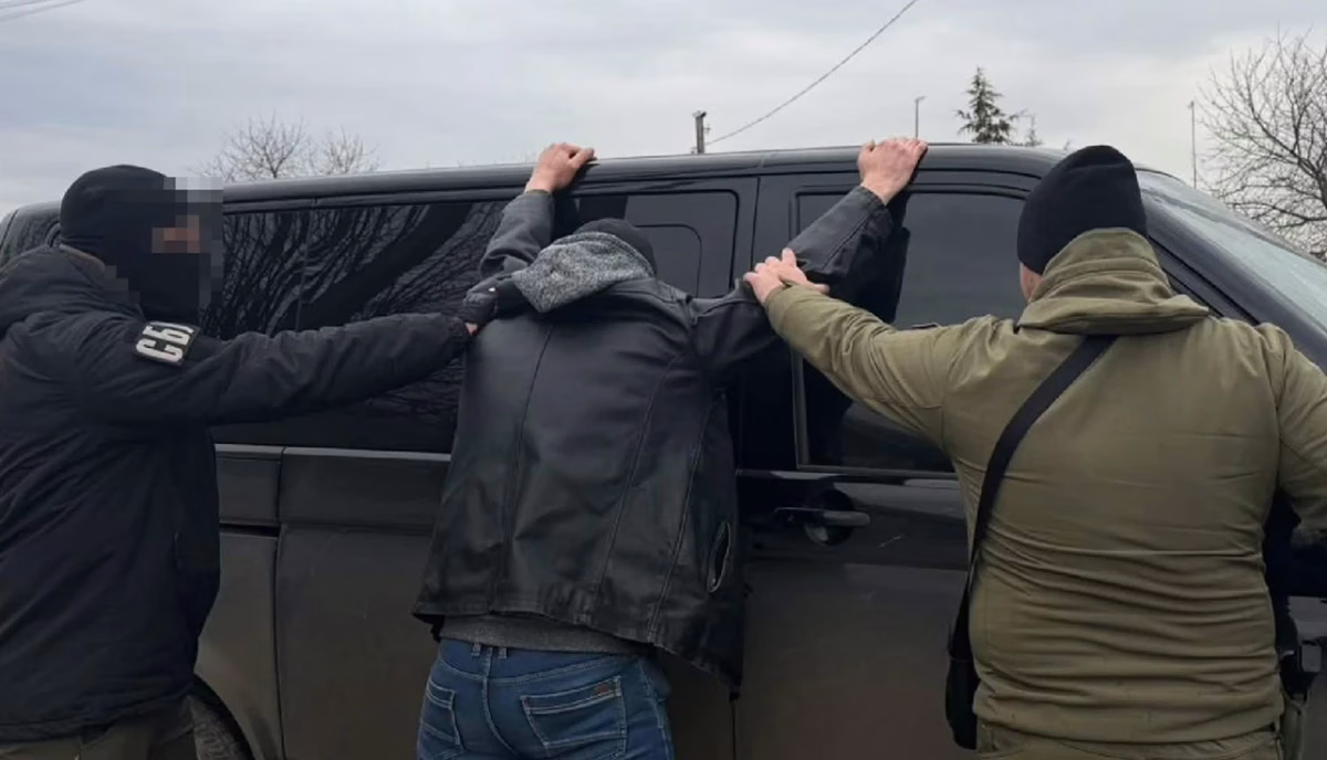 СБУ затримала чоловіка в Херсоні, що чотири роки приховувався в підвалі та співпрацював із Росією
