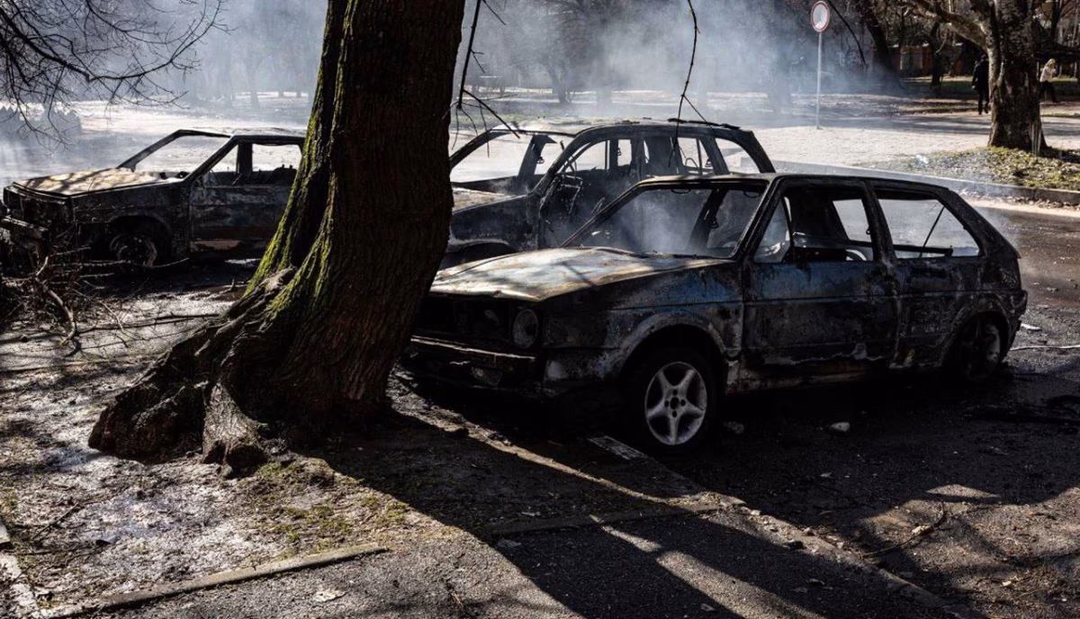 Шокуючі наслідки російської атаки: як виглядають автомобілі в Херсоні — фото вражаючих руйнувань